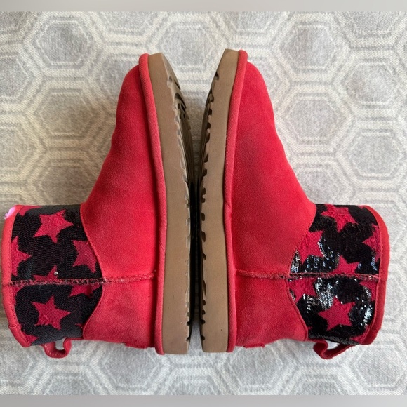 UGG Classic Mini Sequin Stars Ankle Boots Red Black Size 7 Women’s - Picture 13 of 13